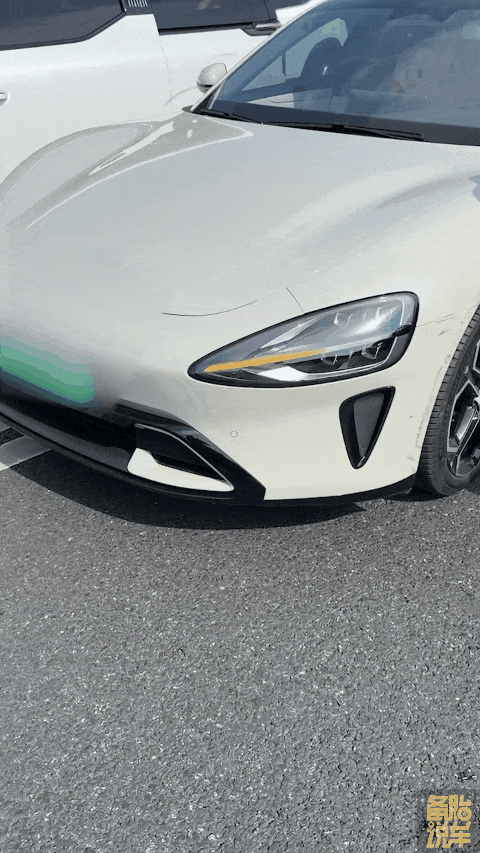 Photographing vehicle damage