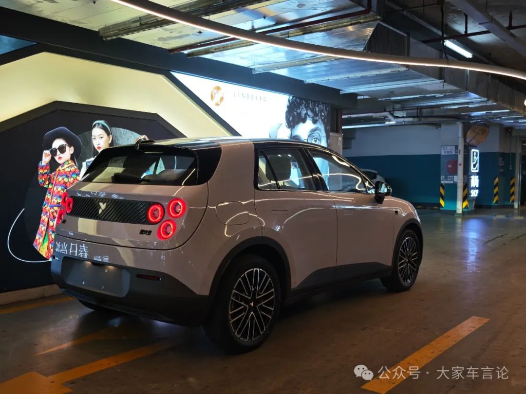 NIO Firefly sliding rear seats demonstration